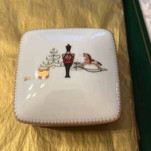 Bernardaud Limoges France  authentic Grenadiers Happy Holiday pattern-RARE.